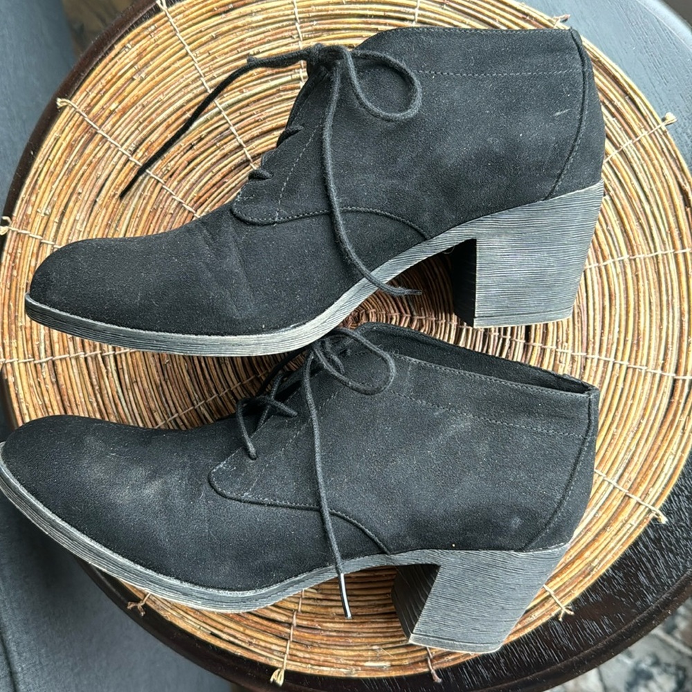 Size 11 rocket dog black suede heels